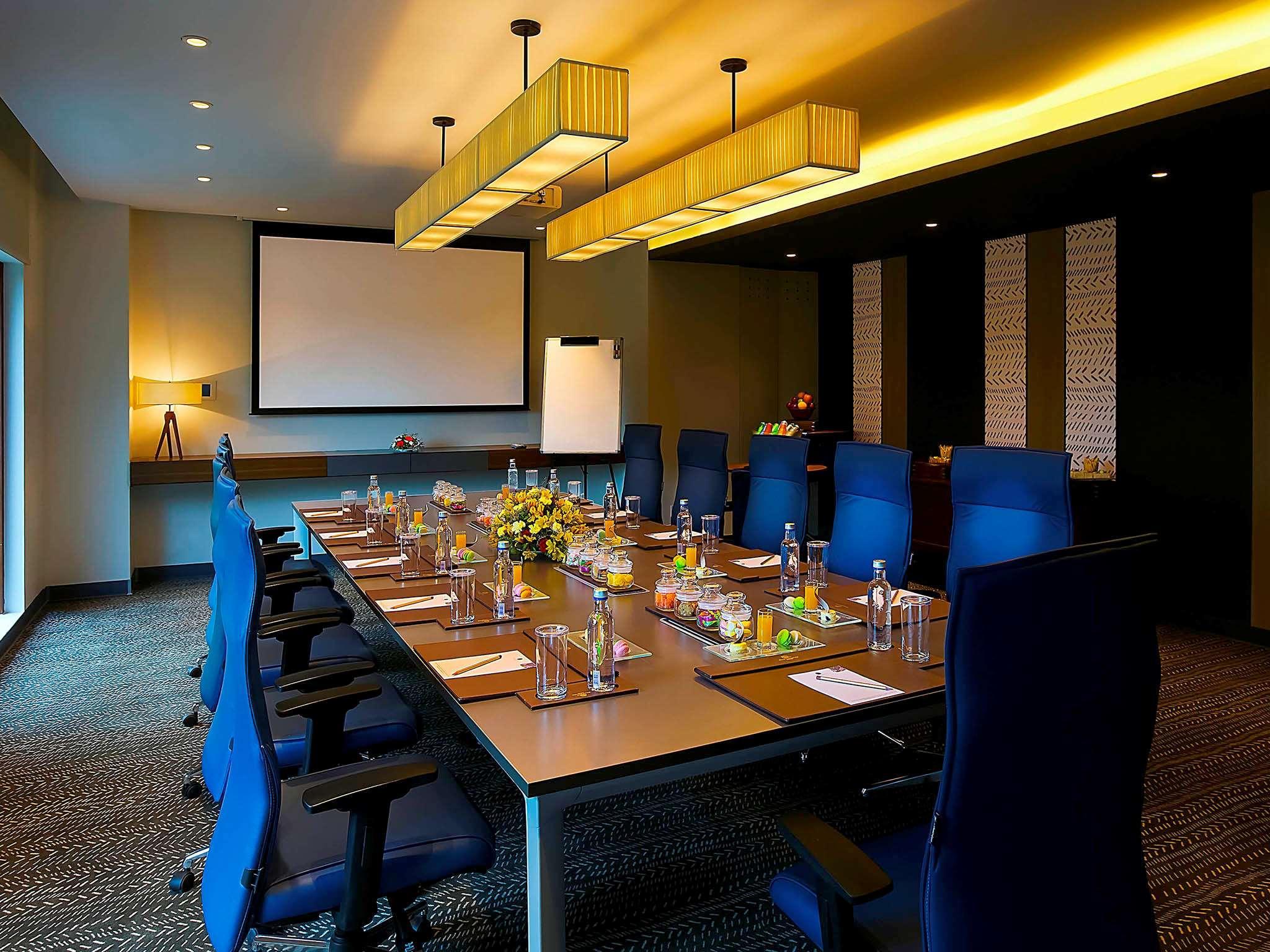 그랜드 머큐어 마이소르 - 언 아코르호텔 브랜드 외부 사진 Meeting room at the Westin Mumbai