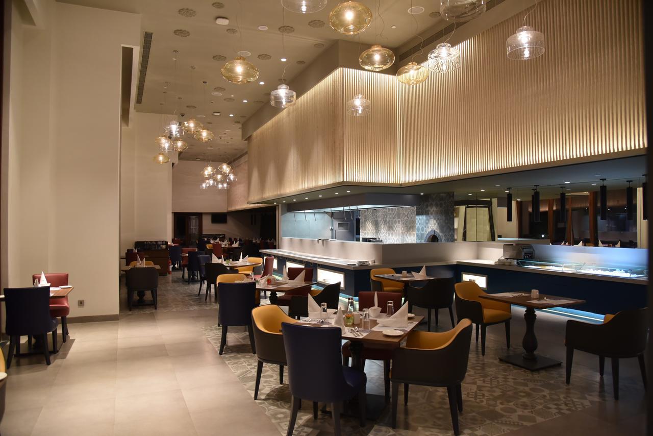 그랜드 머큐어 마이소르 - 언 아코르호텔 브랜드 외부 사진 The interior of the restaurant