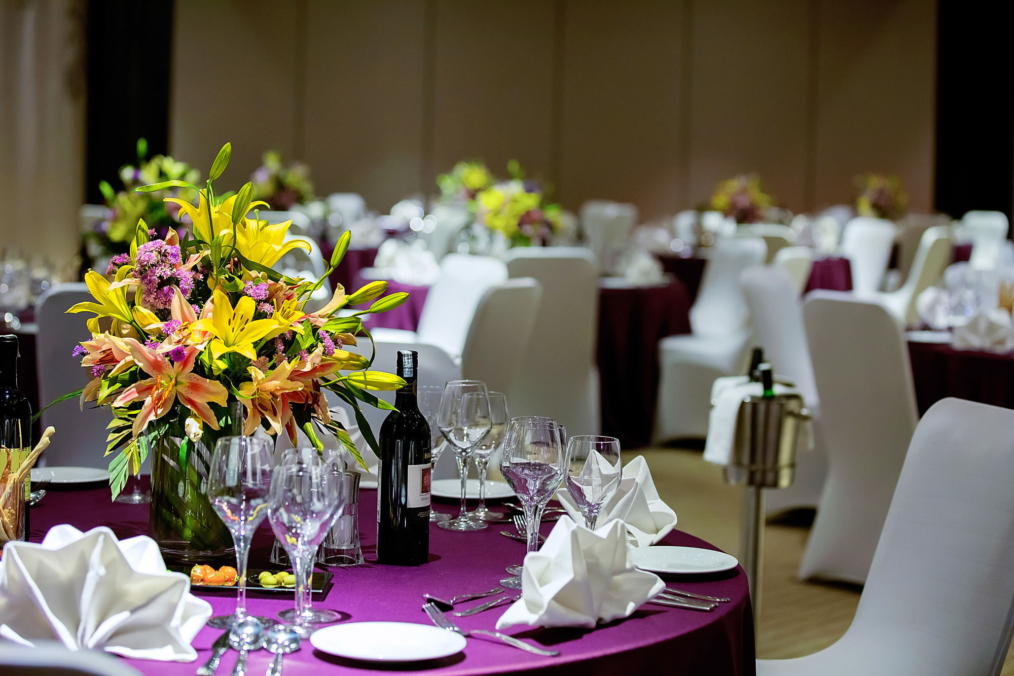 그랜드 머큐어 마이소르 - 언 아코르호텔 브랜드 외부 사진 A table set for a formal dinner